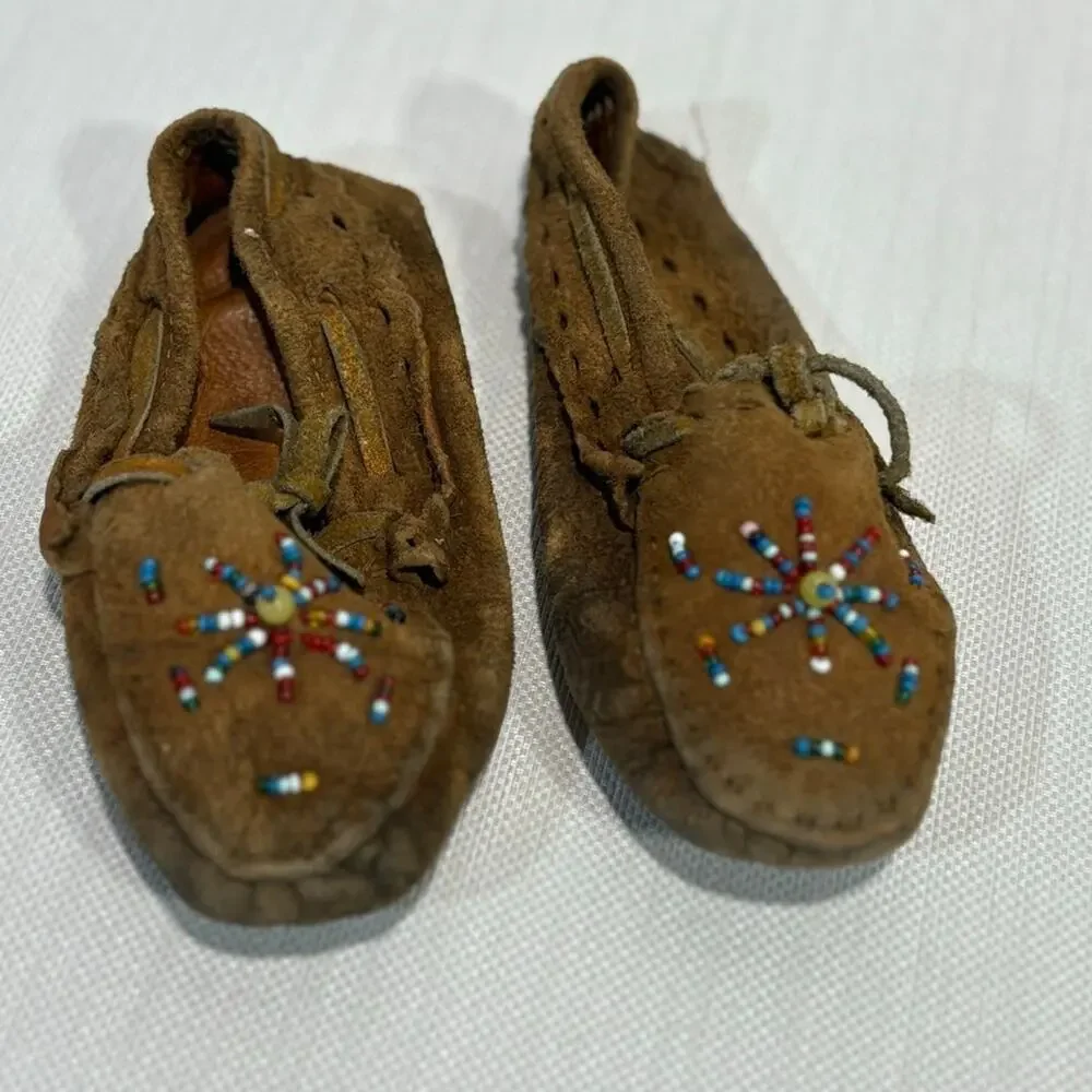 Vintage Toddler beaded moccasins Native American heritage culture leather 6